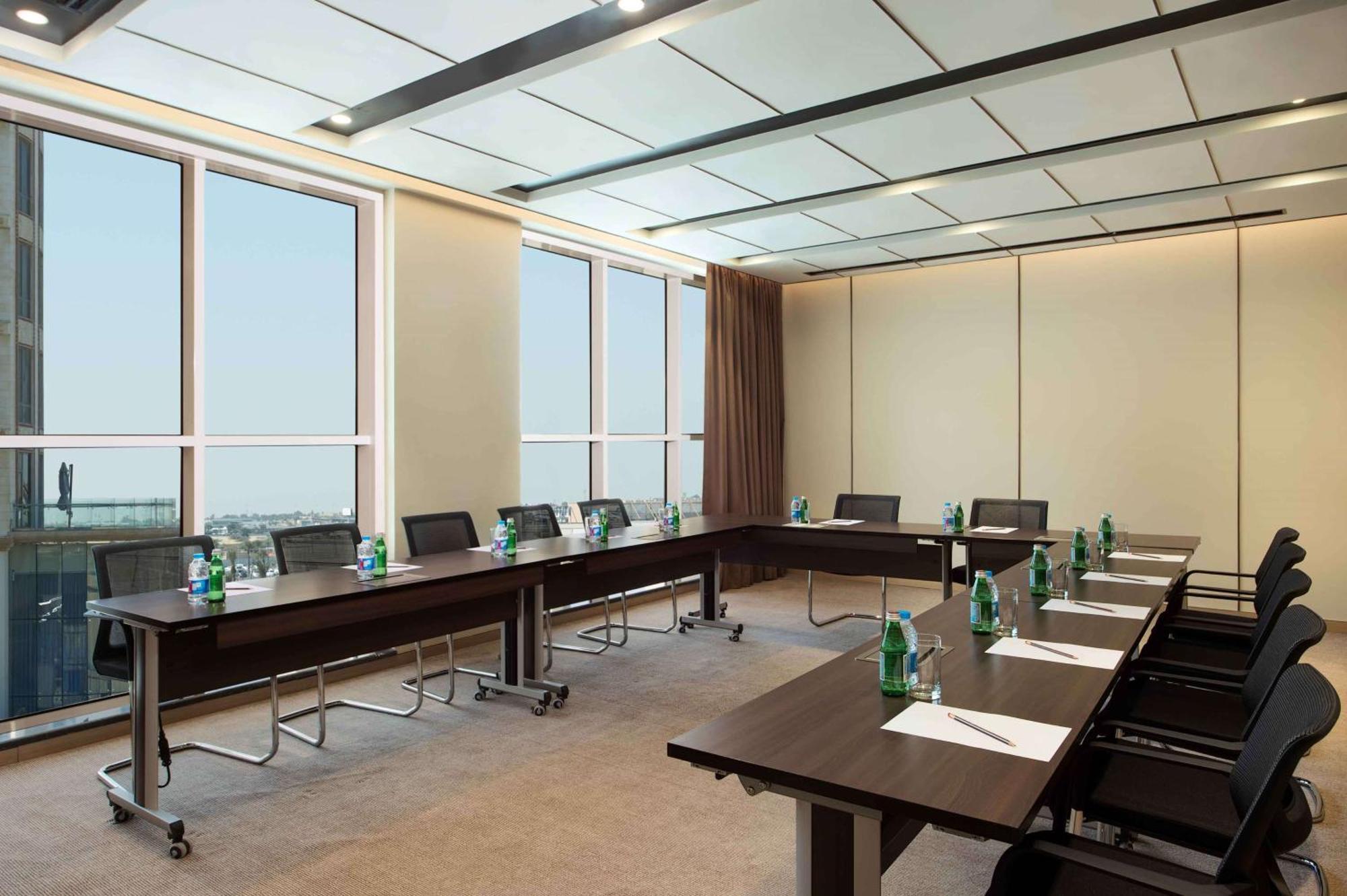Hilton Garden Inn Αλ Κομπάρ Εξωτερικό φωτογραφία